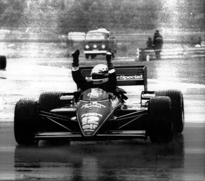 Il 21 aprile del 1985, sul circuito dell&#39;Estoril, Ayrton Senna vinse, con la Lotus 97T, il suo primo Gran Premio di Formula 1 (Ap)
